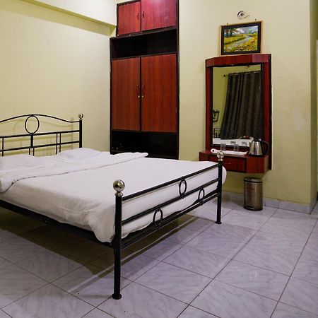 Hotel Girdhar Mahal Indore Esterno foto