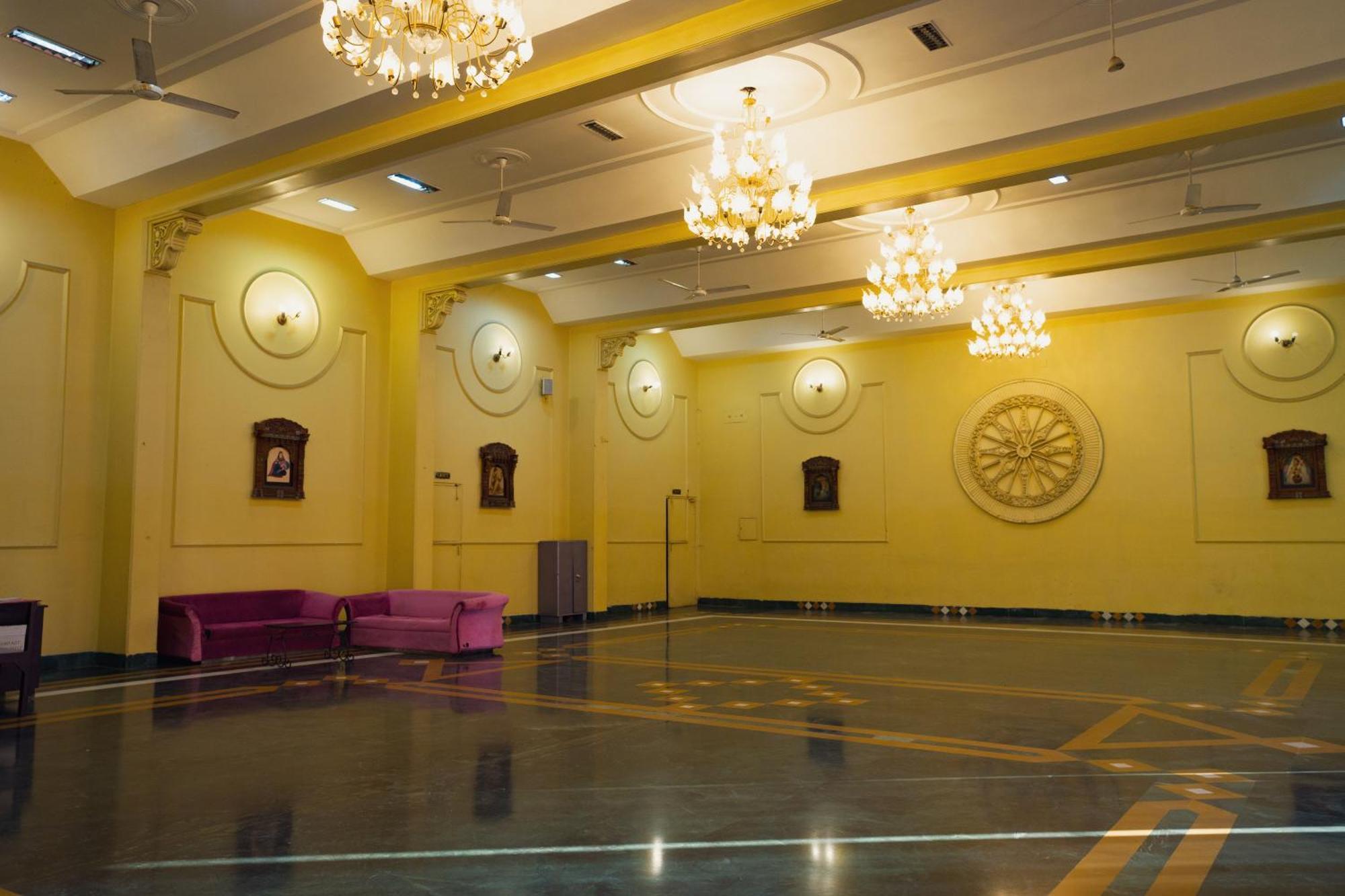 Hotel Girdhar Mahal Indore Esterno foto