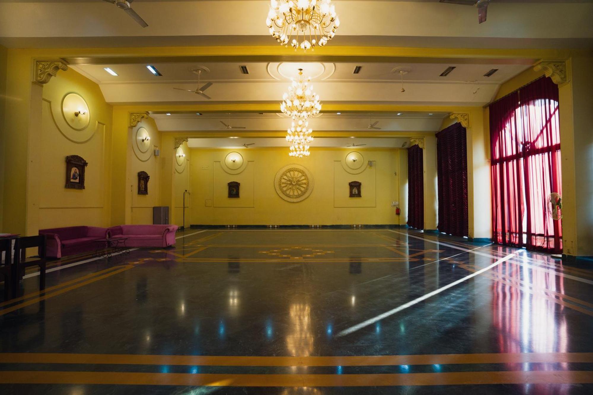 Hotel Girdhar Mahal Indore Esterno foto