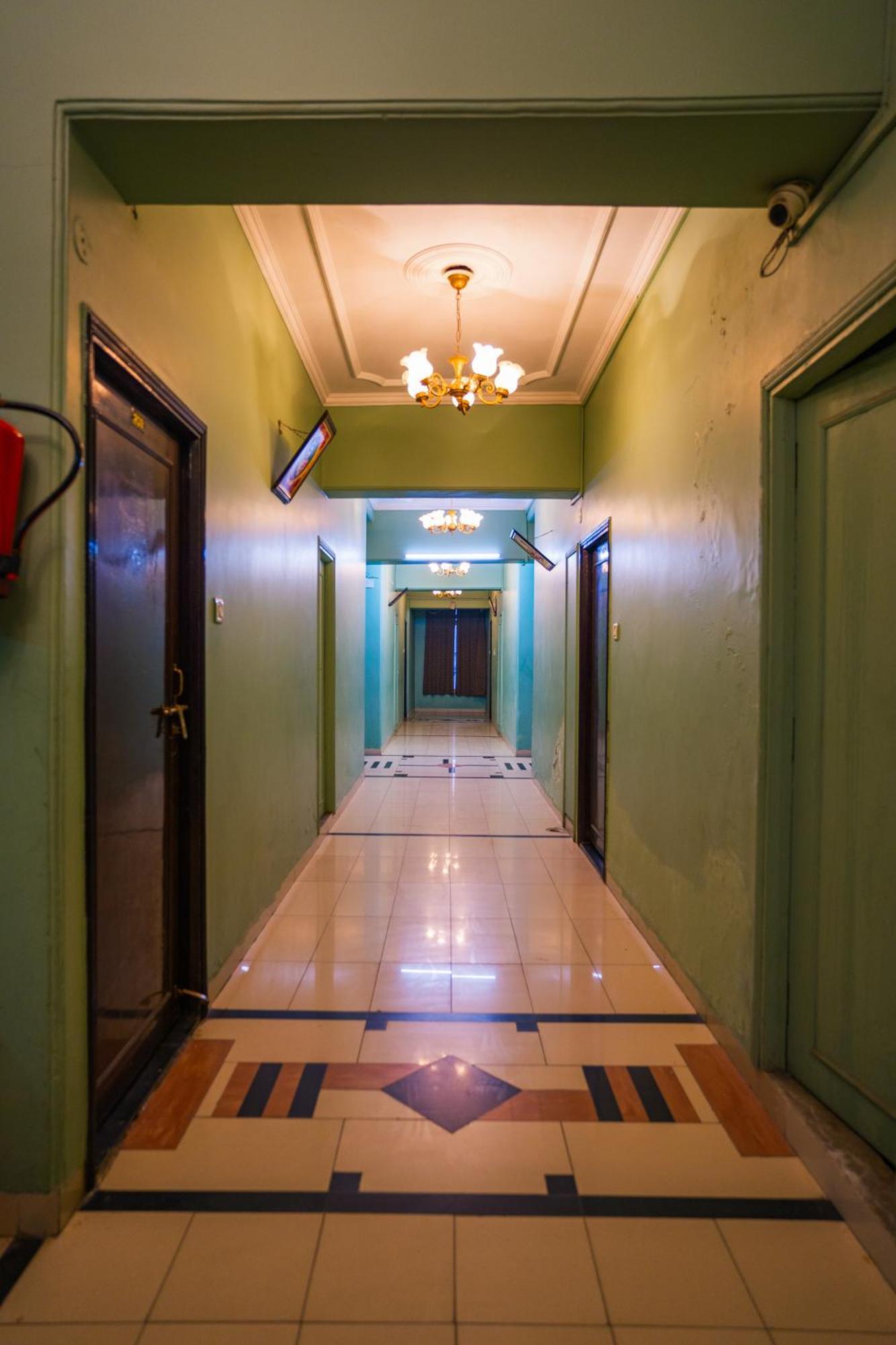 Hotel Girdhar Mahal Indore Esterno foto