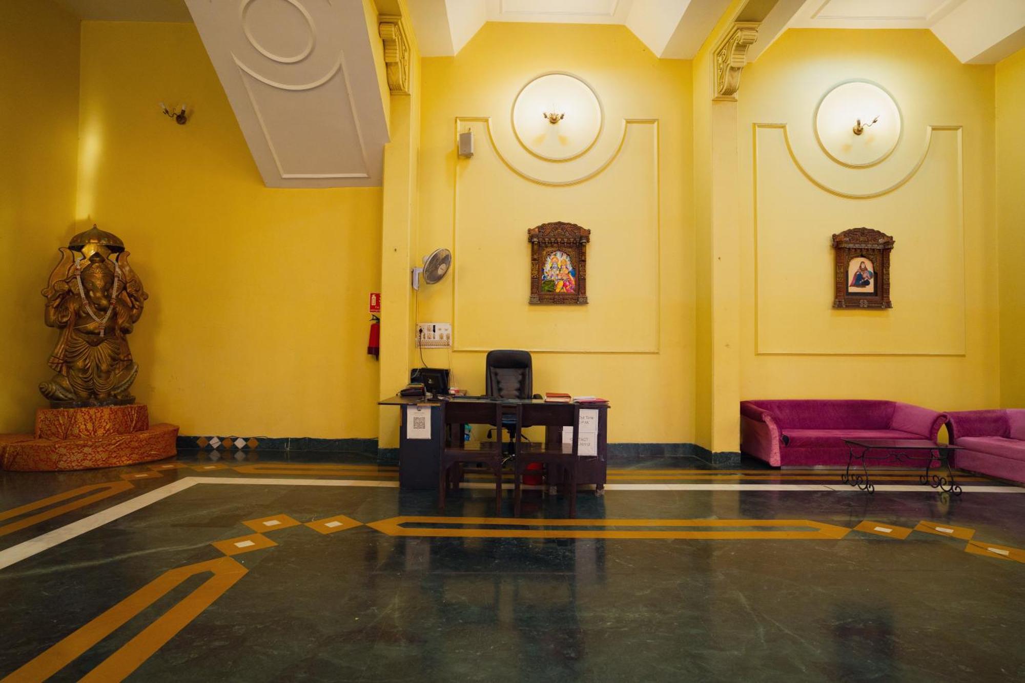 Hotel Girdhar Mahal Indore Esterno foto