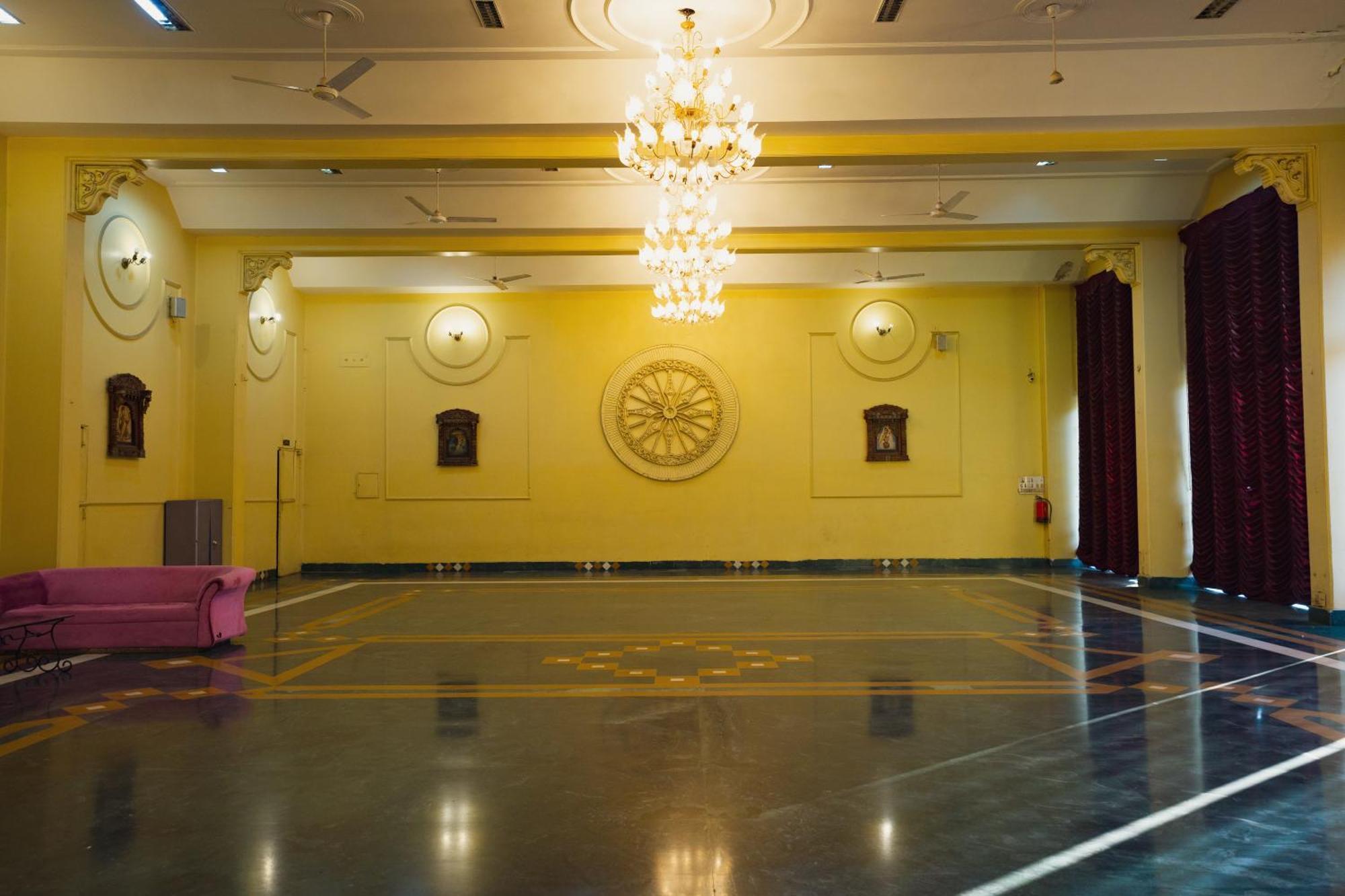 Hotel Girdhar Mahal Indore Esterno foto