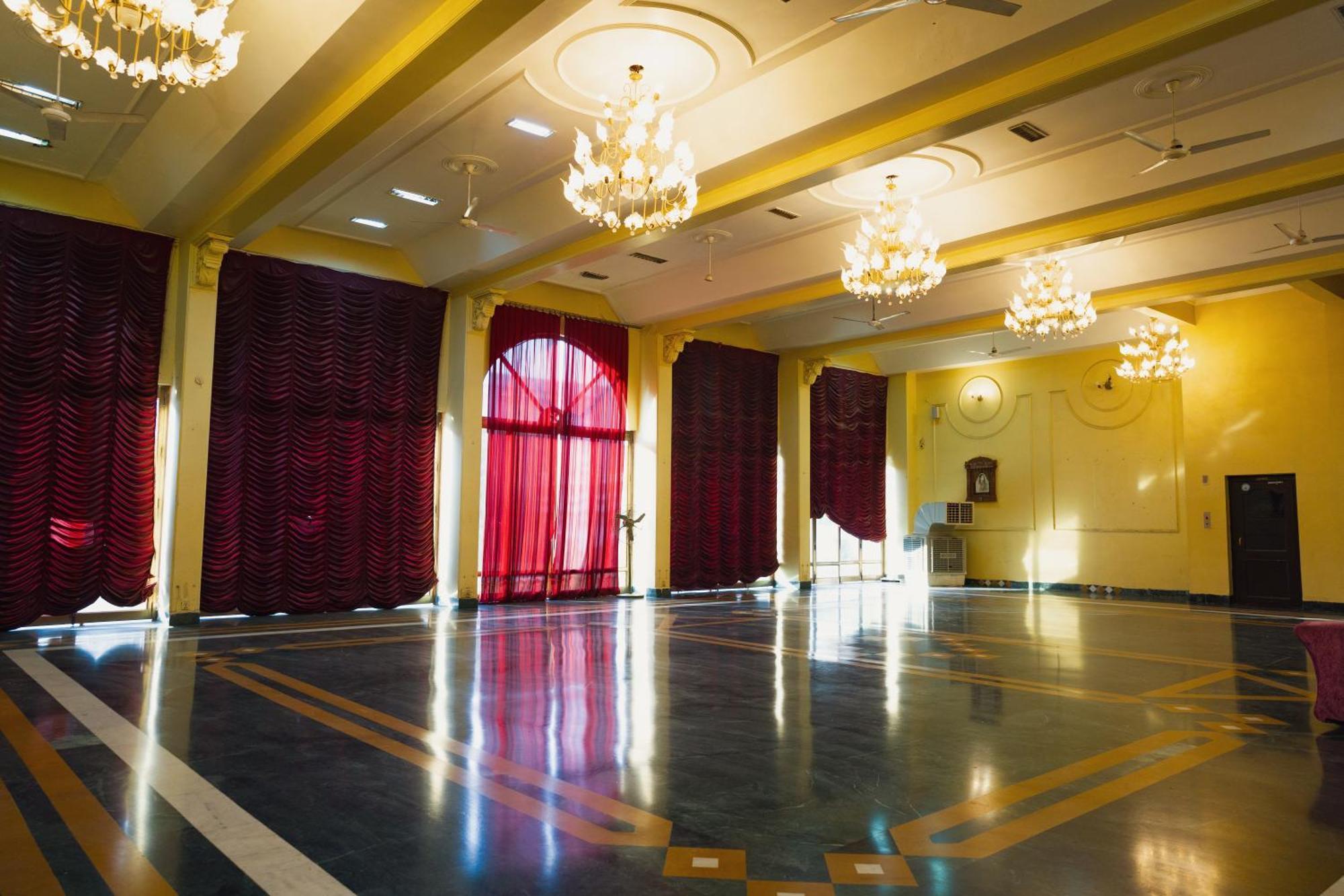Hotel Girdhar Mahal Indore Esterno foto