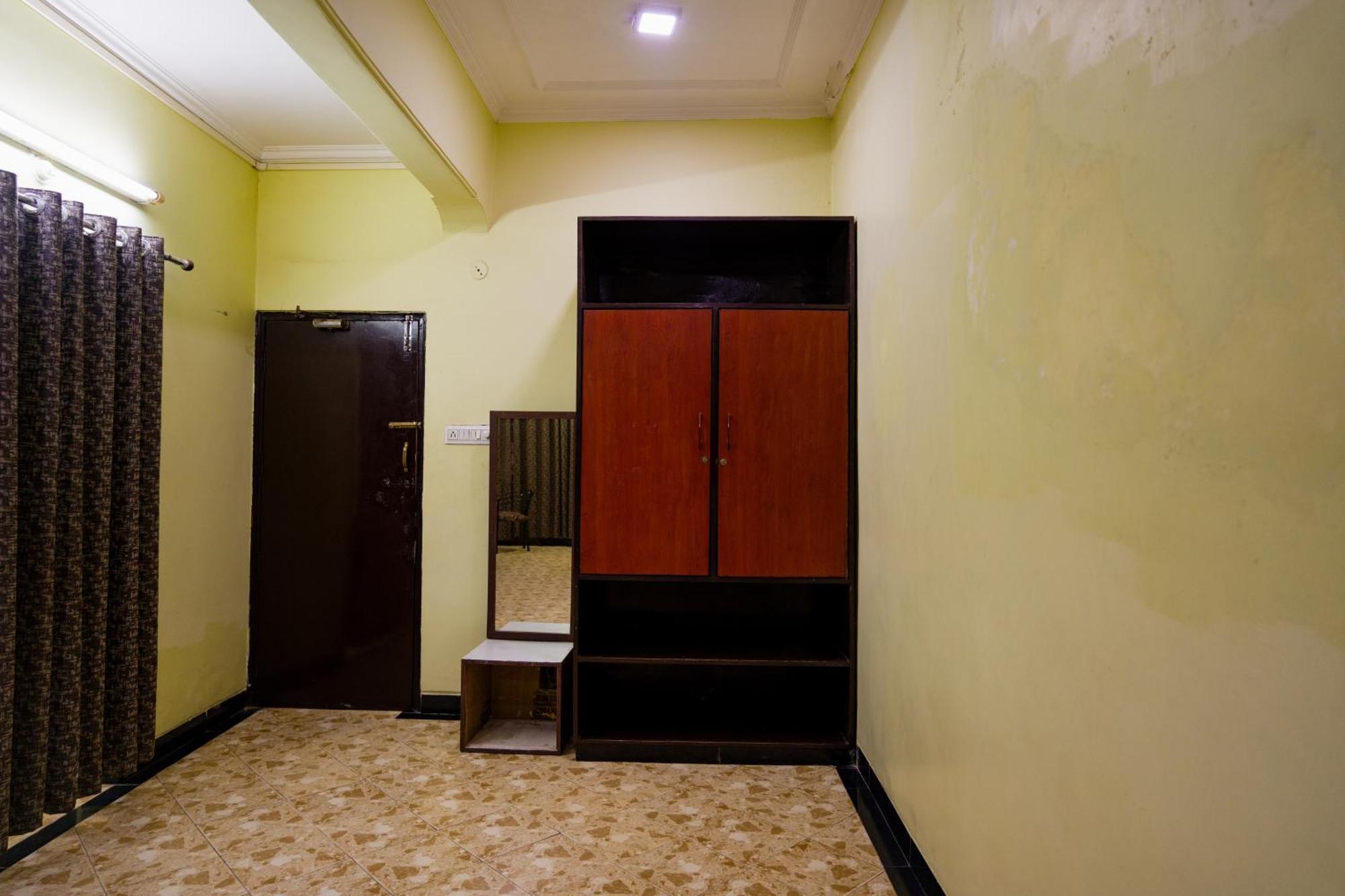 Hotel Girdhar Mahal Indore Esterno foto