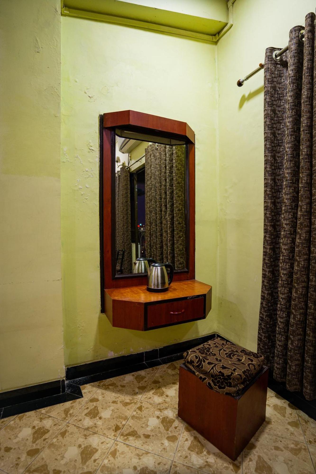 Hotel Girdhar Mahal Indore Esterno foto