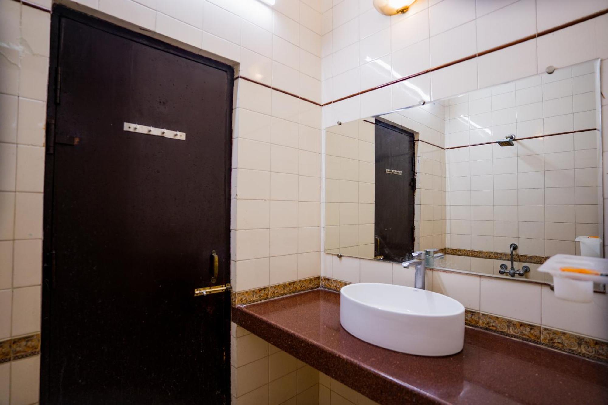 Hotel Girdhar Mahal Indore Esterno foto
