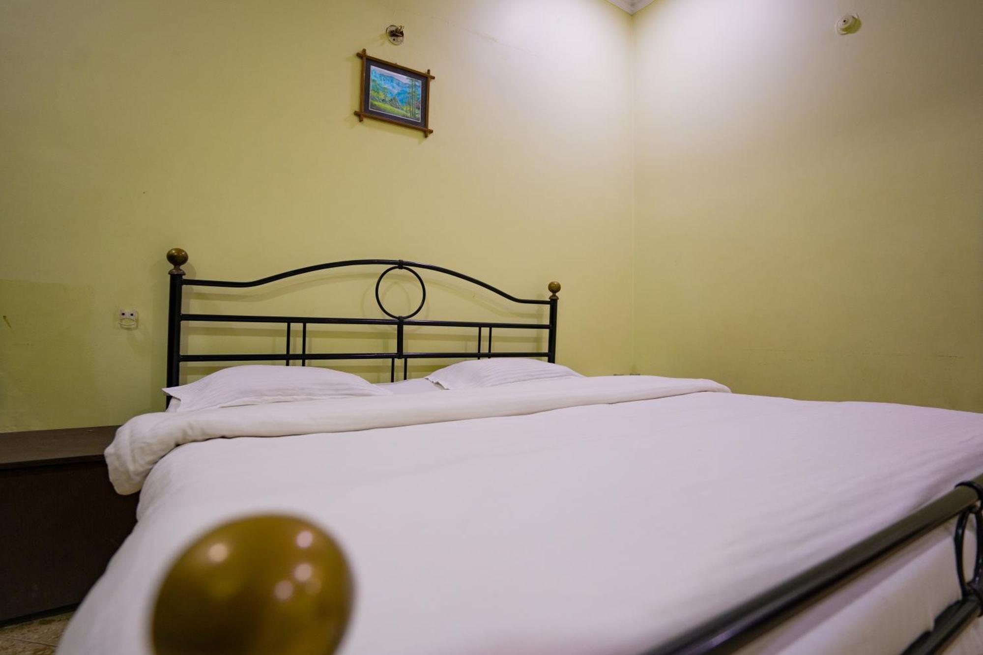 Hotel Girdhar Mahal Indore Esterno foto