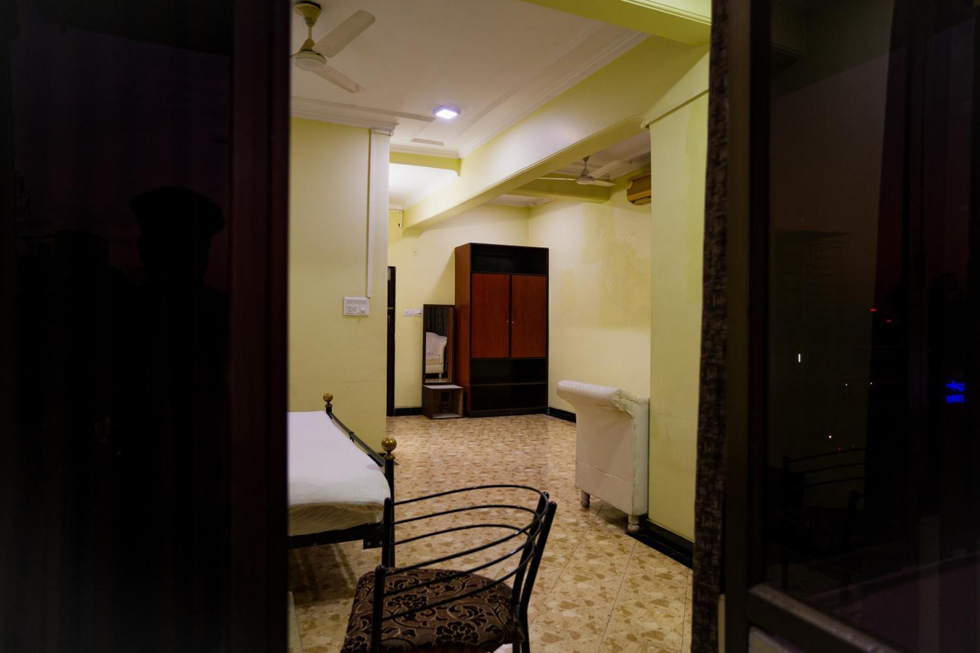 Hotel Girdhar Mahal Indore Esterno foto