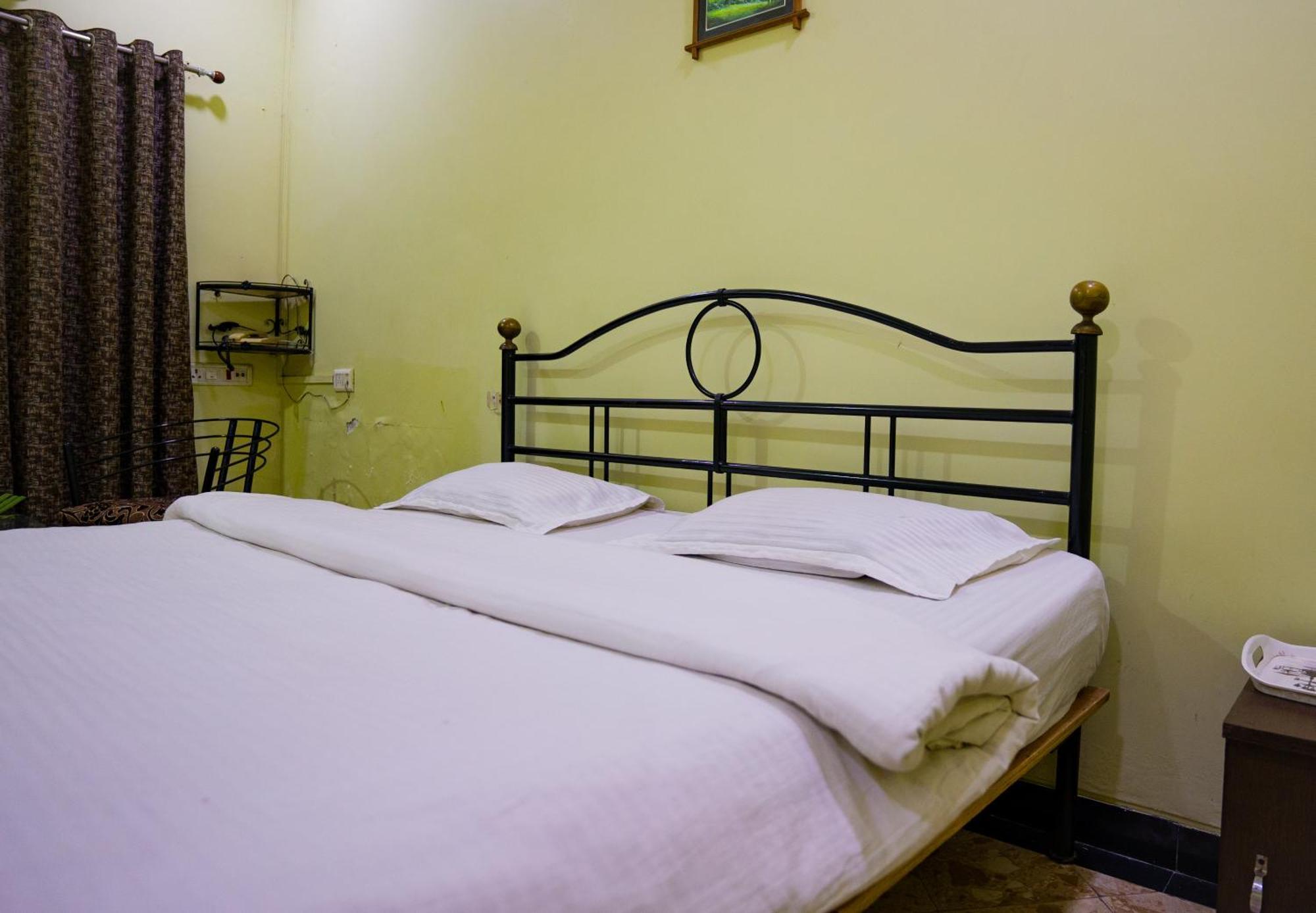 Hotel Girdhar Mahal Indore Esterno foto