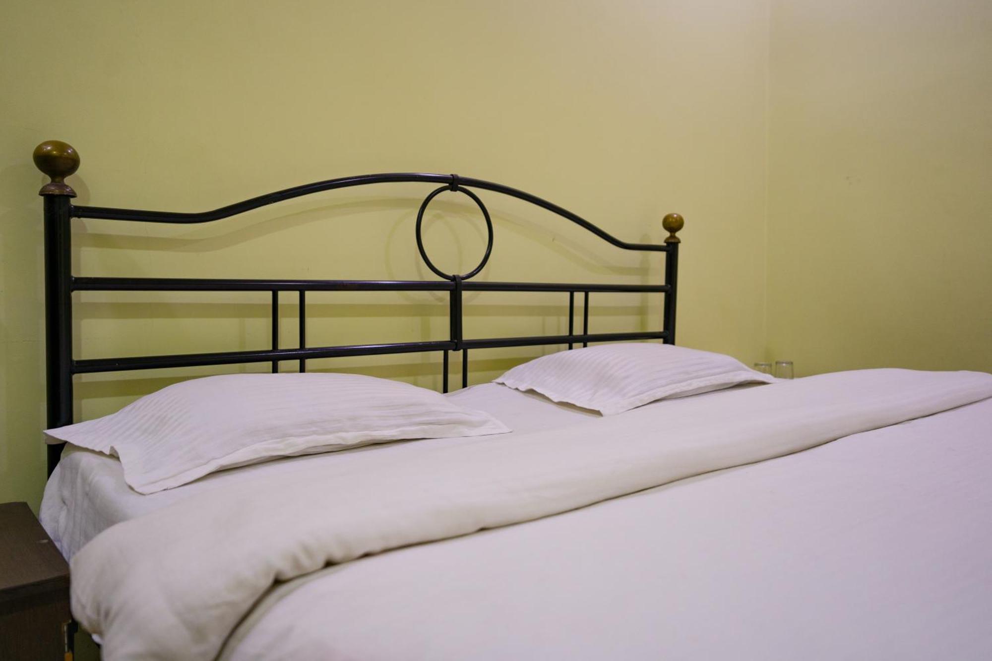 Hotel Girdhar Mahal Indore Esterno foto