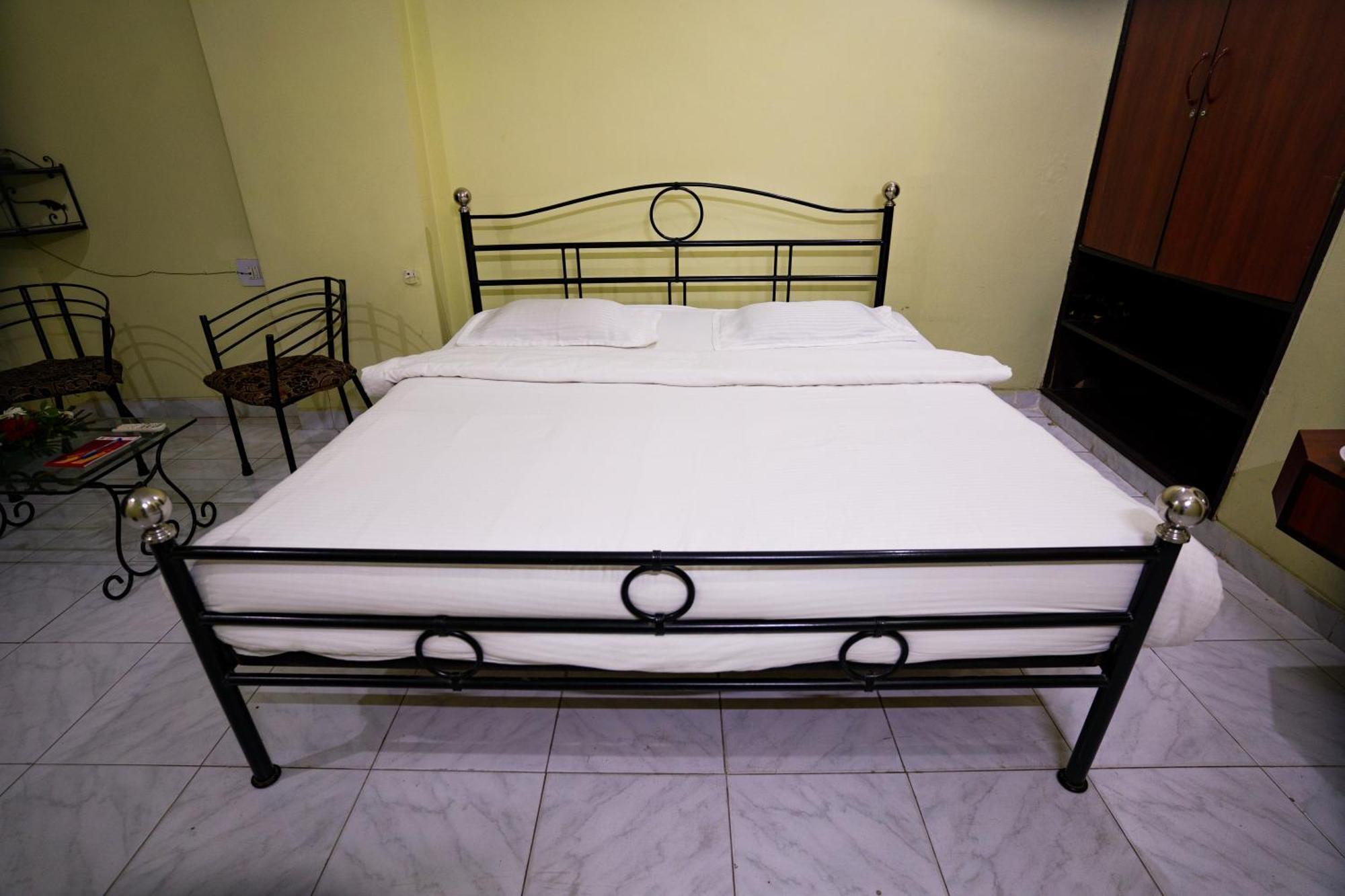 Hotel Girdhar Mahal Indore Esterno foto