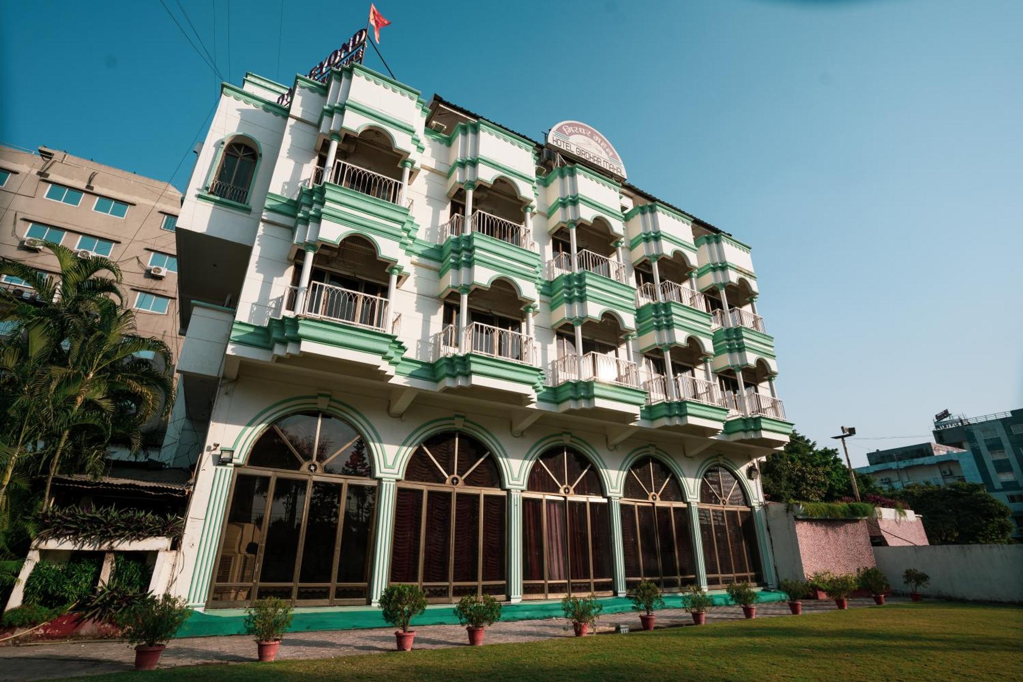 Hotel Girdhar Mahal Indore Esterno foto