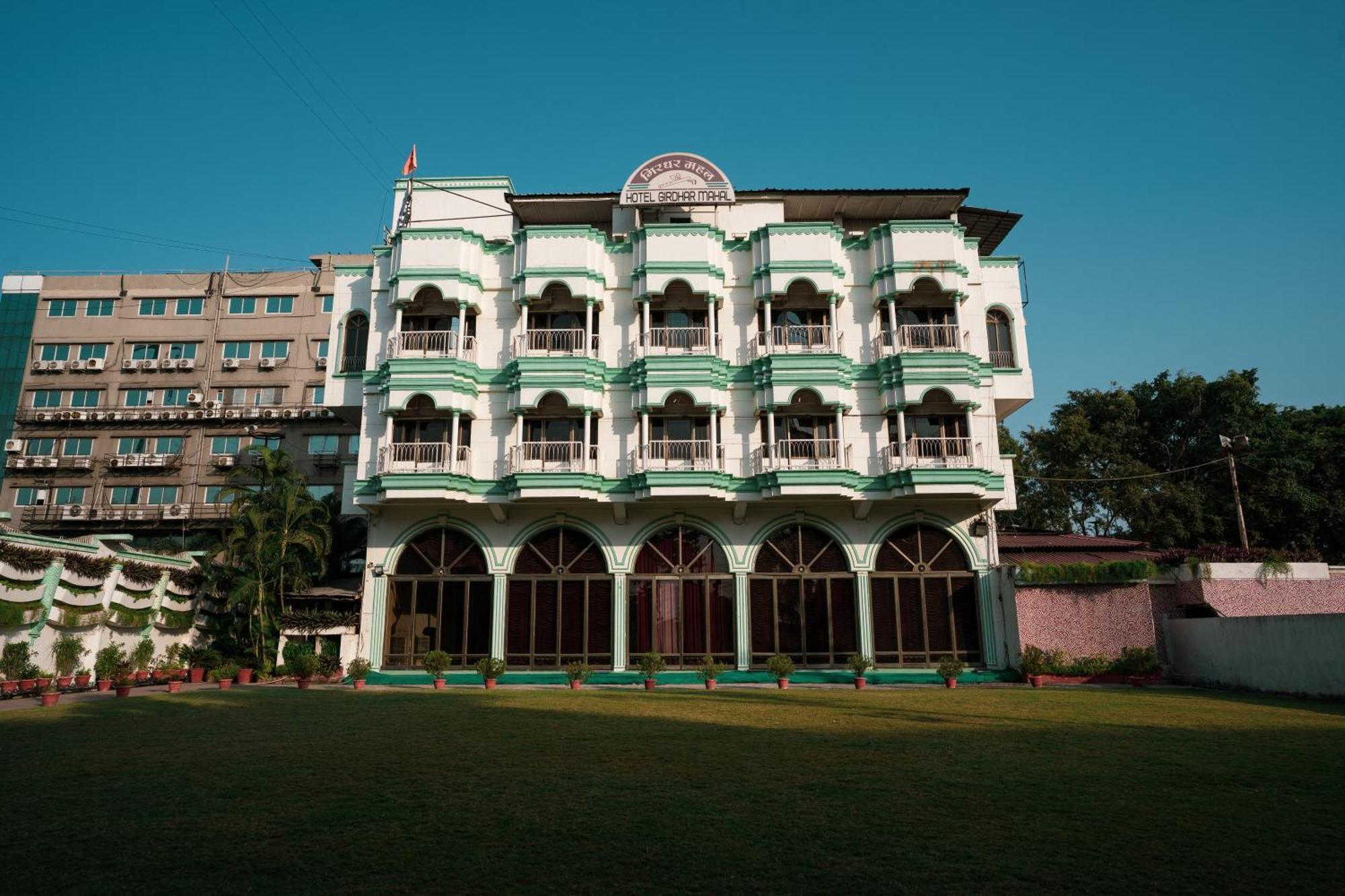 Hotel Girdhar Mahal Indore Esterno foto